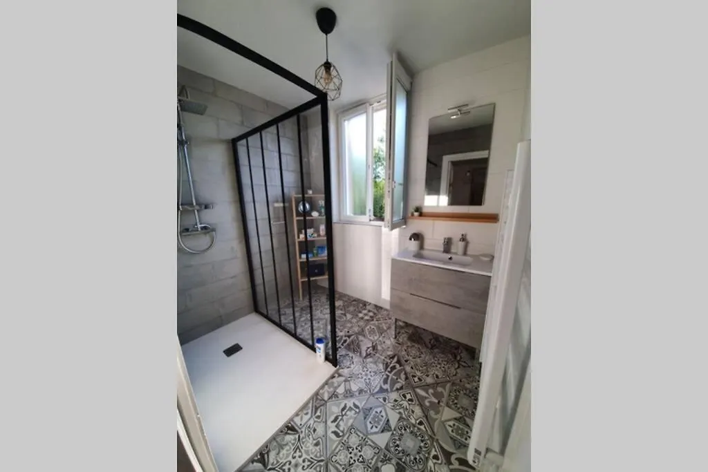 Blaye-Les-Mines Appartement Spacieux, Wifi ,Cafe A Volonte شقة